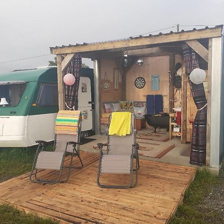 Father Ted Retro Caravan! Drumaville Eksteriør billede